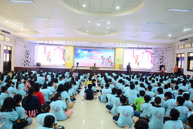 The 4th-day Children 's Summer Retreat