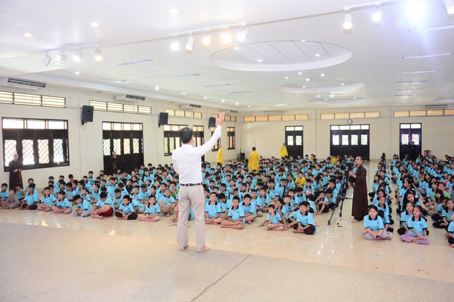 The 4th-day Children 's Summer Retreat