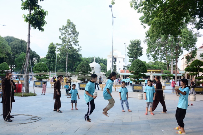 The 4th-day Children 's Summer Retreat