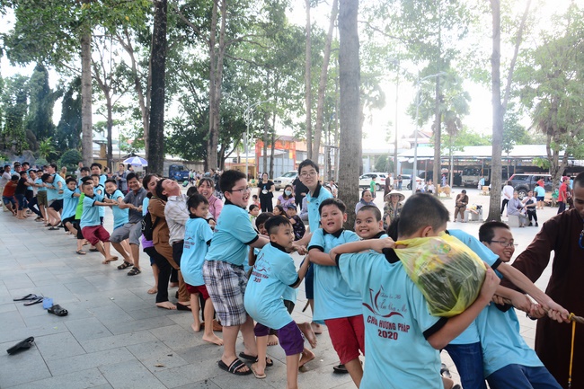 The 4th-day Children 's Summer Retreat