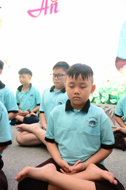 The 5th-day Children 's Summer Retreat