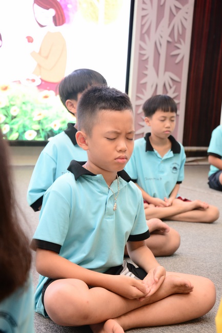 The 5th-day Children 's Summer Retreat