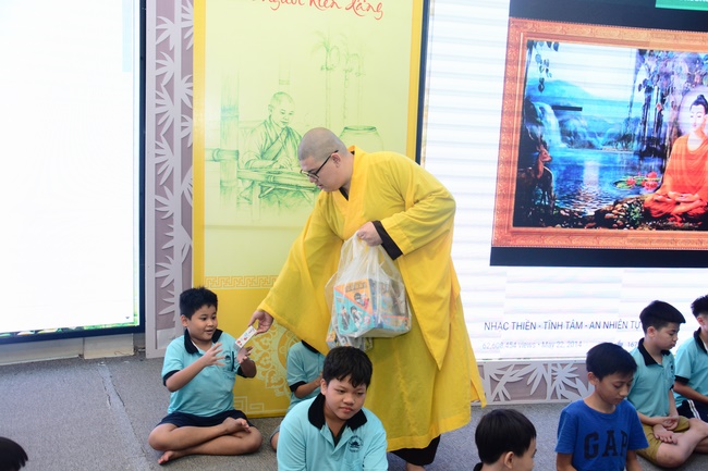 The 5th-day Children 's Summer Retreat