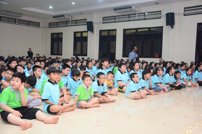 The Candle-Lighting Night Showing Gratitude in the Children Summer Retreat