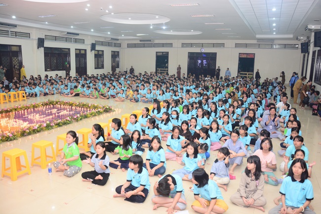 The Candle-Lighting Night Showing Gratitude in the Children Summer Retreat