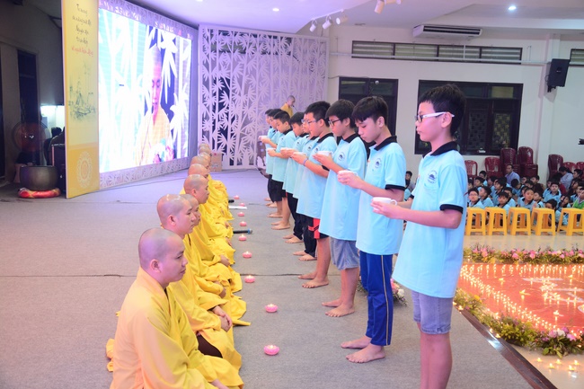 The Candle-Lighting Night Showing Gratitude in the Children Summer Retreat