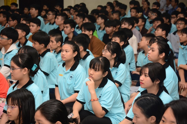 The Candle-Lighting Night Showing Gratitude in the Children Summer Retreat
