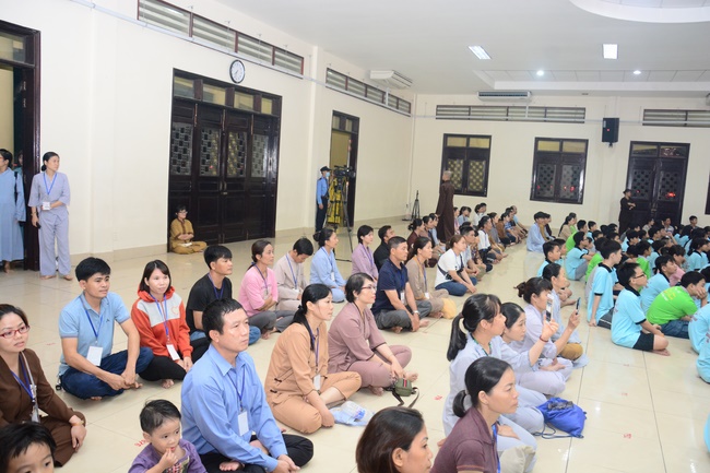 The Candle-Lighting Night Showing Gratitude in the Children Summer Retreat