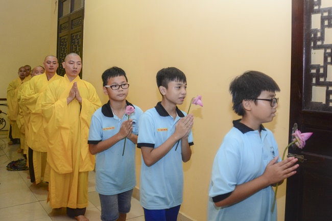 The Candle-Lighting Night Showing Gratitude in the Children Summer Retreat