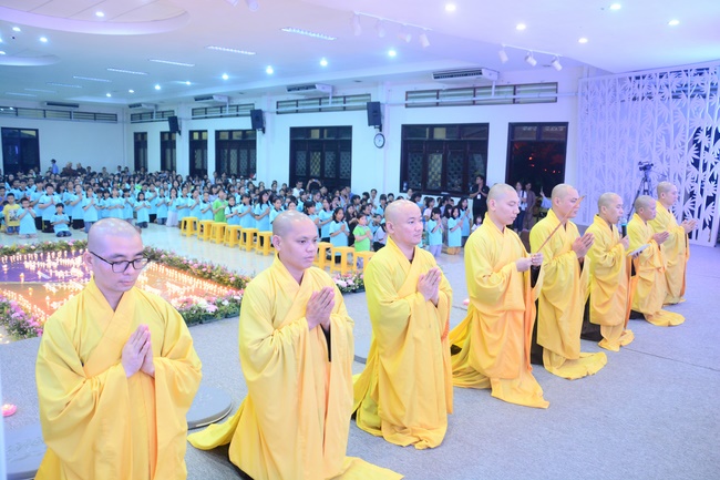 The Candle-Lighting Night Showing Gratitude in the Children Summer Retreat