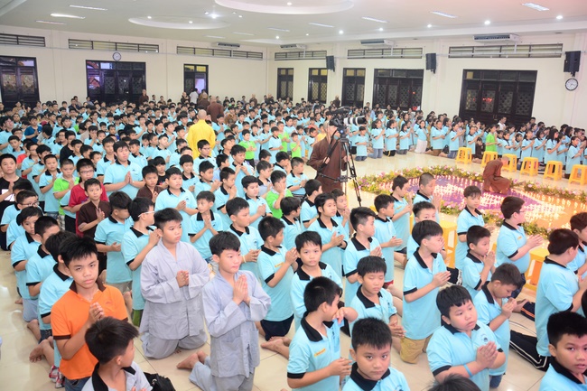 The Candle-Lighting Night Showing Gratitude in the Children Summer Retreat