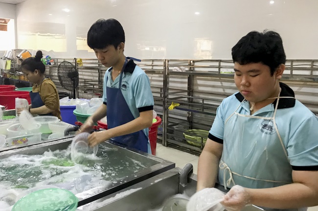 Ngày thứ sáu Khóa học hè thiếu nhi