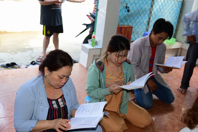 The rite praying for peace and rebirth in District 8, HCMC