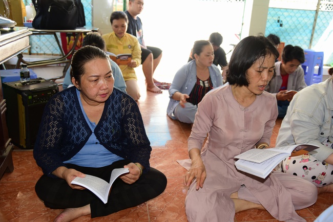 The rite praying for peace and rebirth in District 8, HCMC