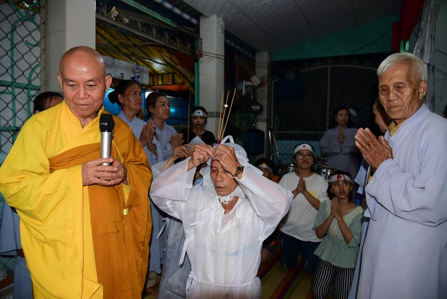 The rite praying for peace and rebirth in District 8, HCMC