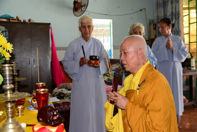 The rite praying for peace and rebirth in District 8, HCMC