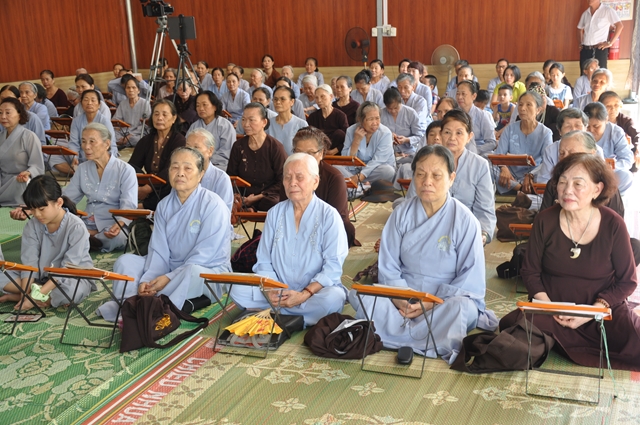 One–Day Retreat at Tieu Dao Pagoda