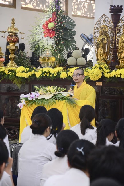 Học sinh trường THPT Nguyễn Văn Cừ cầu nguyện trước kỳ thi