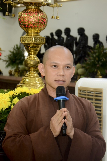 Học sinh trường THPT Nguyễn Văn Cừ cầu nguyện trước kỳ thi