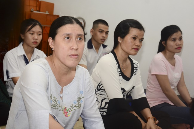 Học sinh trường THPT Nguyễn Văn Cừ cầu nguyện trước kỳ thi