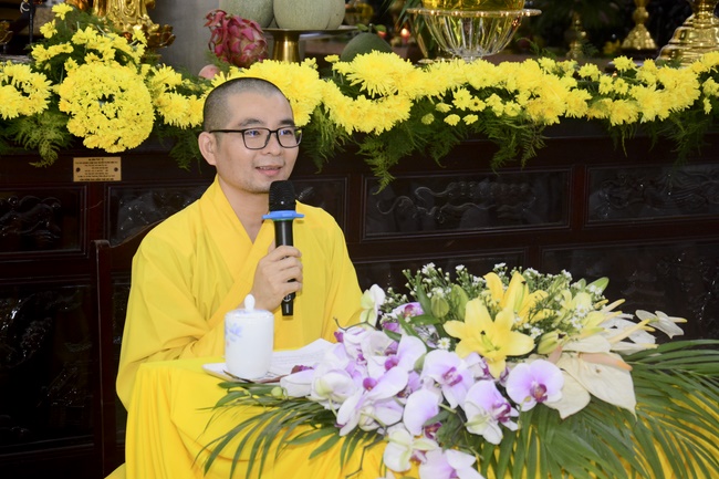 Học sinh trường THPT Nguyễn Văn Cừ cầu nguyện trước kỳ thi