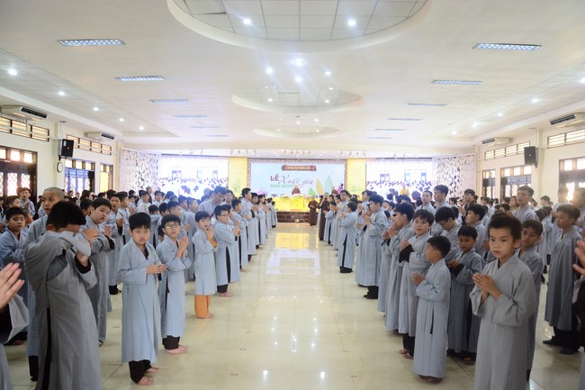 Starting the Temporary Ordination Retreat for Children