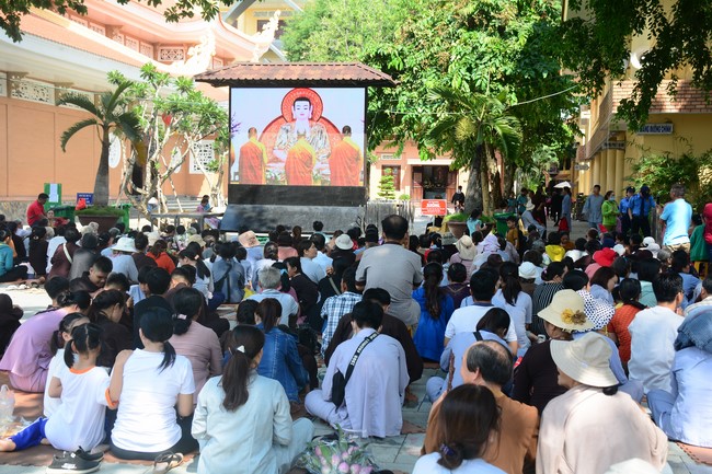 Starting the Temporary Ordination Retreat for Children