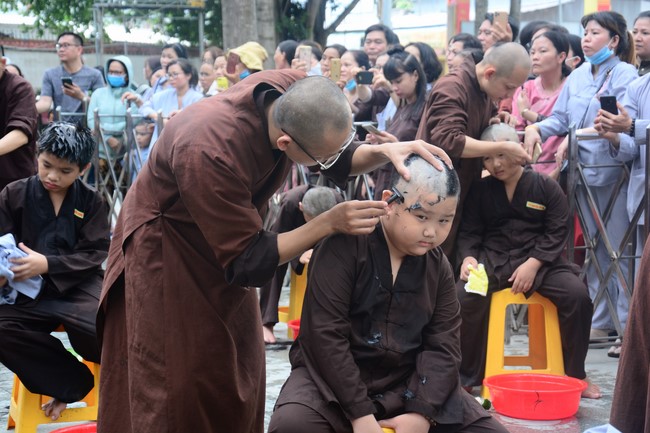 Starting the Temporary Ordination Retreat for Children