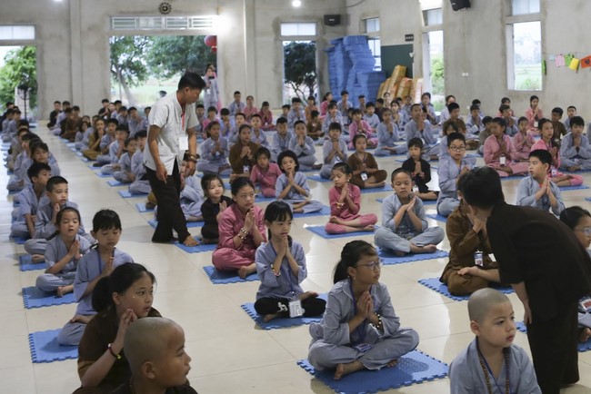 The 4th Day of Summer Retreat for Children in Dong Cao pagoda