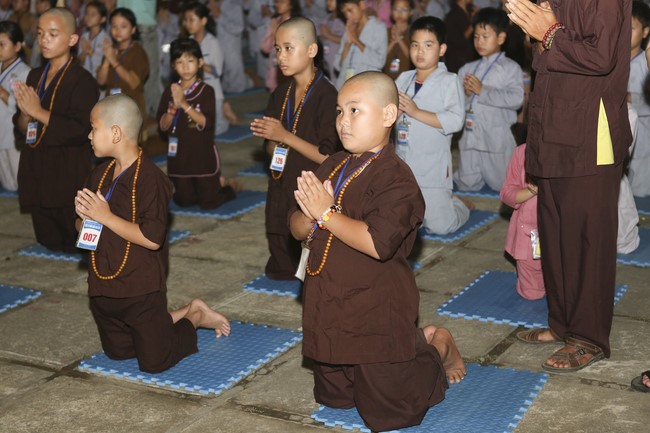 The 4th Day of Summer Retreat for Children in Dong Cao pagoda