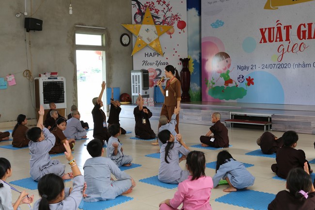 The 5th Day of Summer Retreat for Children in Dong Cao pagoda