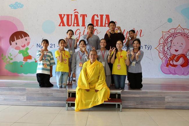 The 5th Day of Summer Retreat for Children in Dong Cao pagoda