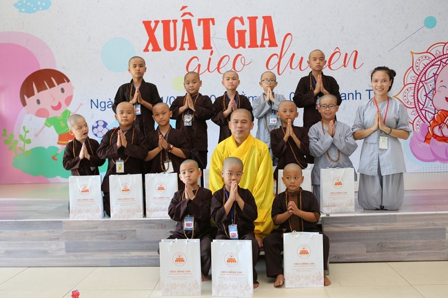 The 5th Day of Summer Retreat for Children in Dong Cao pagoda