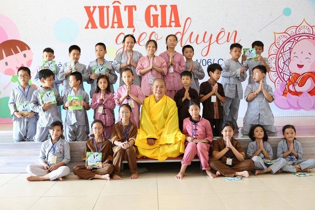 The 5th Day of Summer Retreat for Children in Dong Cao pagoda