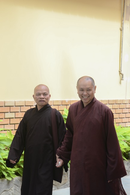 Delegation of the Vietnam Buddhist Sangha visit Hoang Phap Pagoda