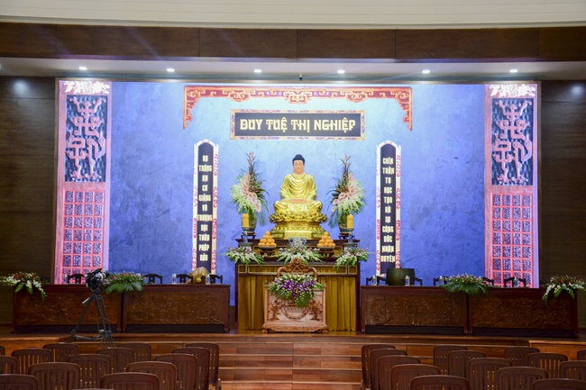 Delegation of the Vietnam Buddhist Sangha visit Hoang Phap Pagoda