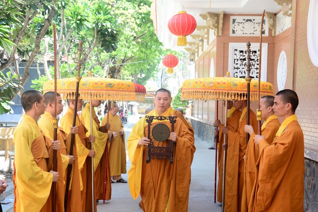 Delegation of the Vietnam Buddhist Sangha visit Hoang Phap Pagoda