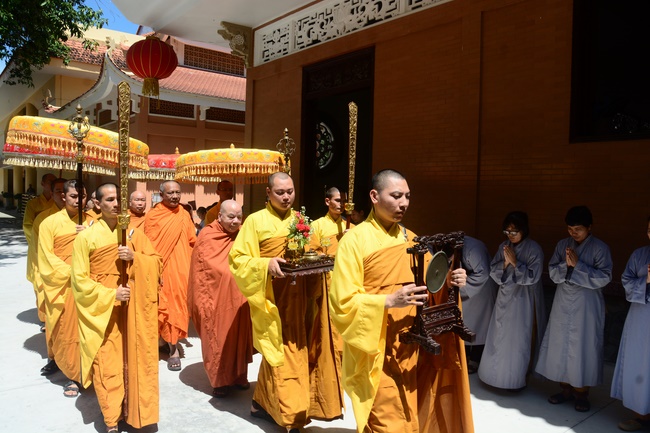 Delegation of the Vietnam Buddhist Sangha visit Hoang Phap Pagoda