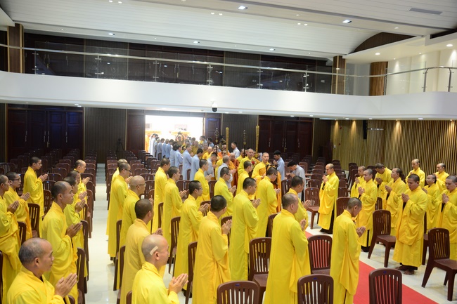 Delegation of the Vietnam Buddhist Sangha visit Hoang Phap Pagoda