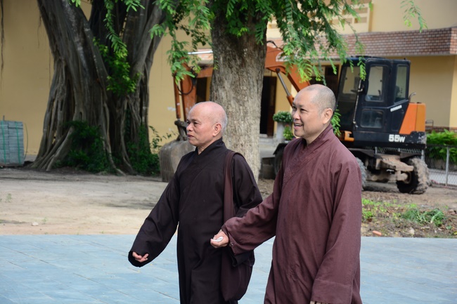 Delegation of the Vietnam Buddhist Sangha visit Hoang Phap Pagoda