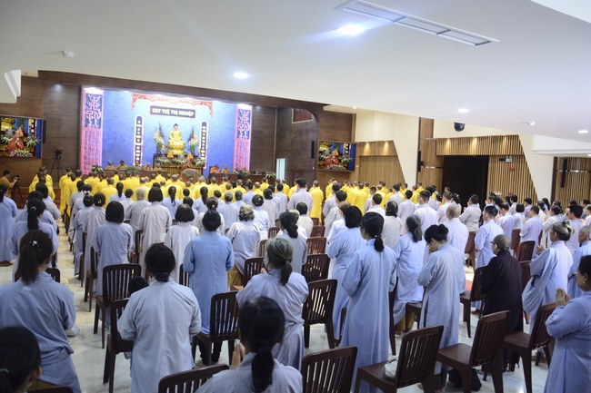 Delegation of the Vietnam Buddhist Sangha visit Hoang Phap Pagoda