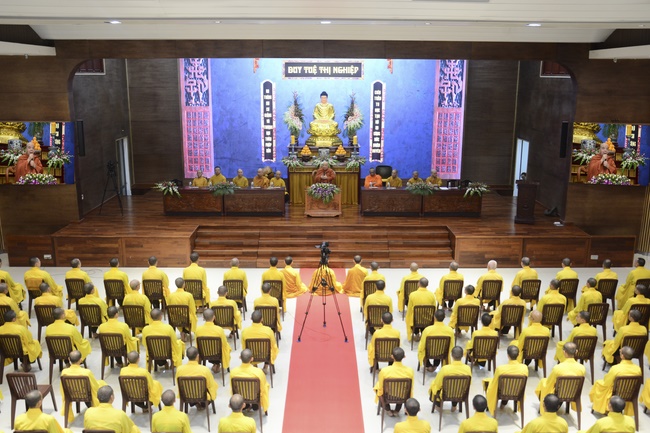 Delegation of the Vietnam Buddhist Sangha visit Hoang Phap Pagoda