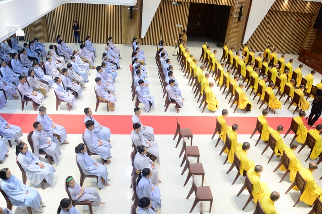 Delegation of the Vietnam Buddhist Sangha visit Hoang Phap Pagoda