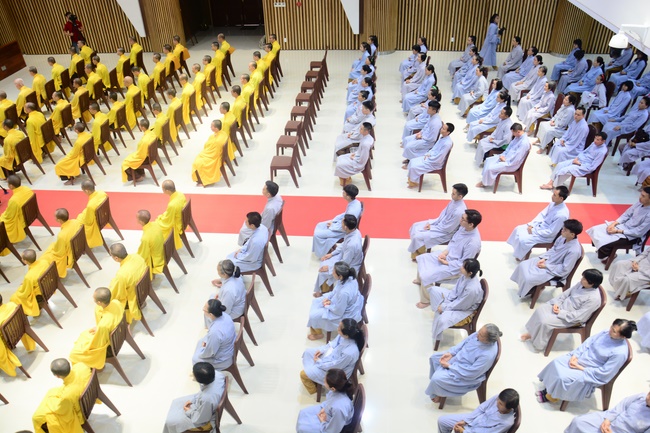 Delegation of the Vietnam Buddhist Sangha visit Hoang Phap Pagoda