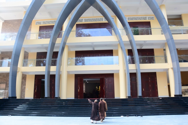Delegation of the Vietnam Buddhist Sangha visit Hoang Phap Pagoda