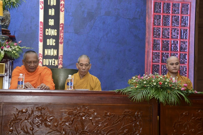 Delegation of the Vietnam Buddhist Sangha visit Hoang Phap Pagoda