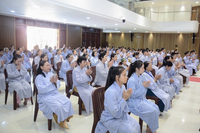 Delegation of the Vietnam Buddhist Sangha visit Hoang Phap Pagoda