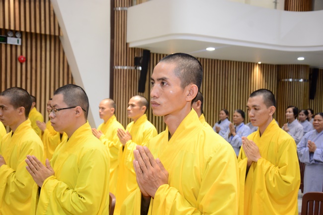 Delegation of the Vietnam Buddhist Sangha visit Hoang Phap Pagoda
