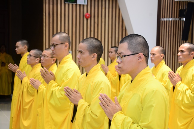 Delegation of the Vietnam Buddhist Sangha visit Hoang Phap Pagoda