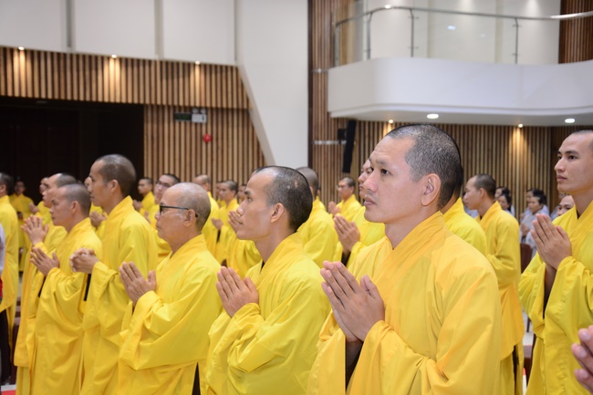 Delegation of the Vietnam Buddhist Sangha visit Hoang Phap Pagoda